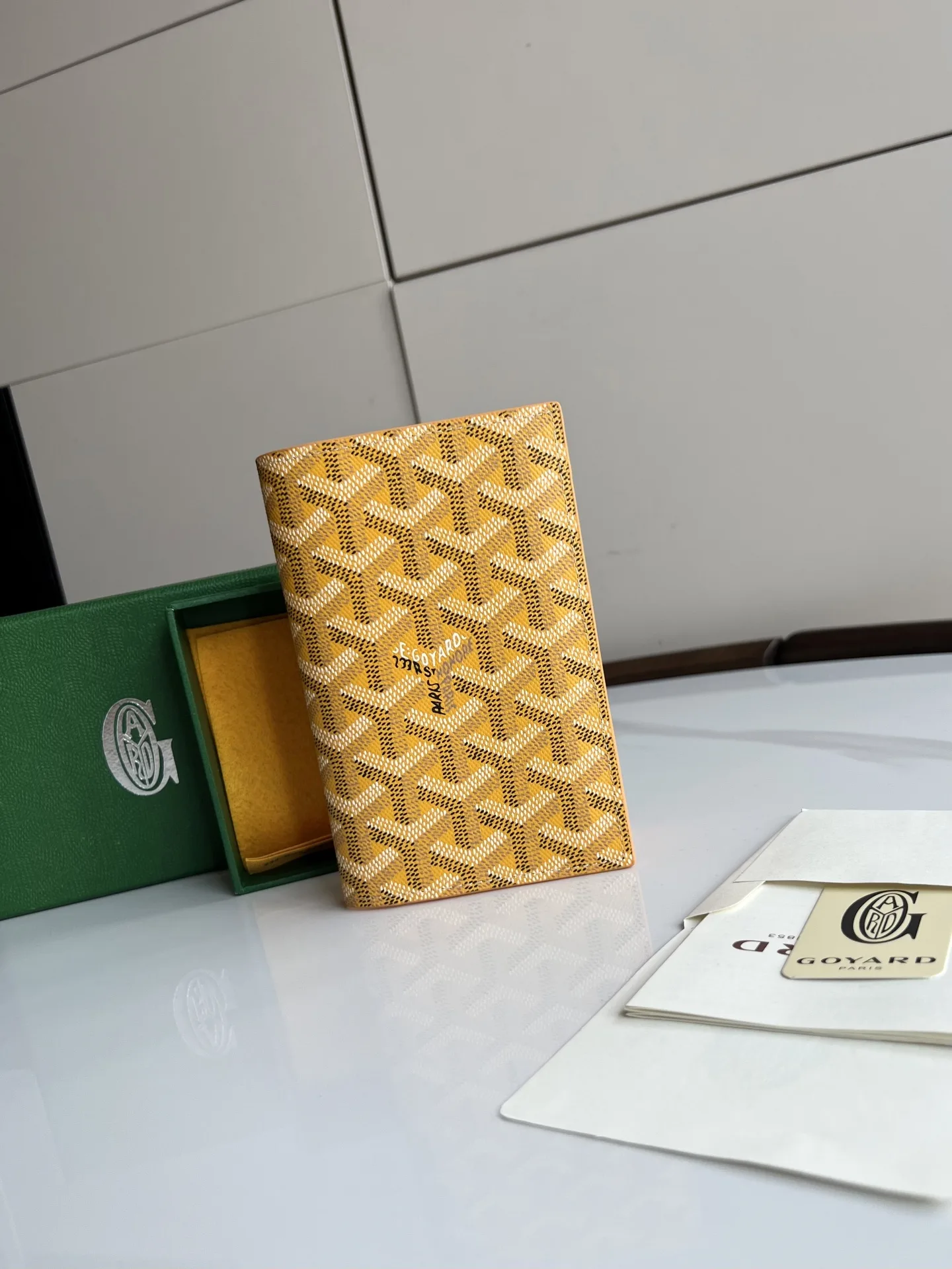 고야드 여권지갑  1.5 cm x 10 cm x14cm