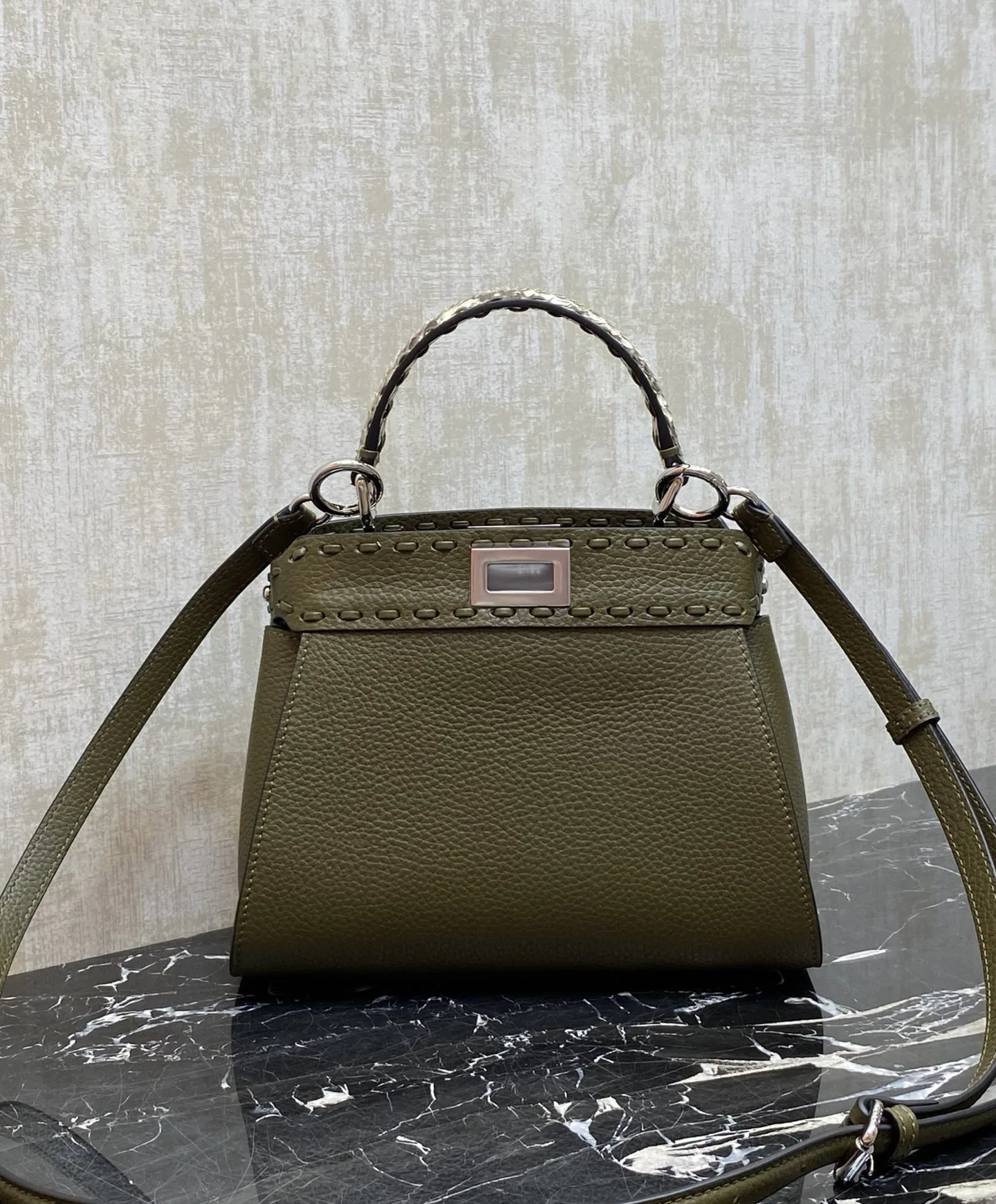 FENDI 미니 피카부  18 X11 X 23 cm