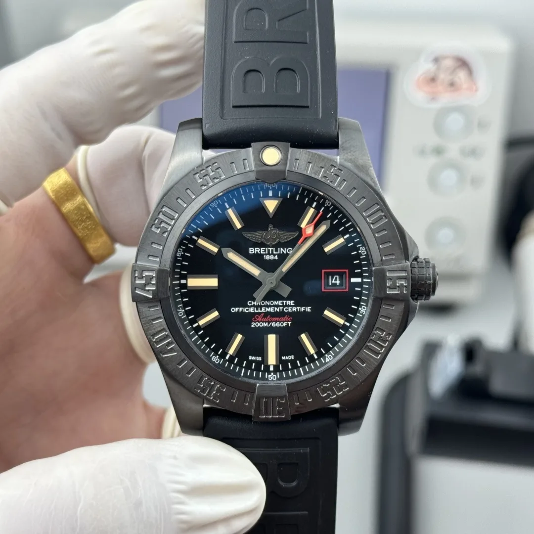 BLS l 2824 l 44mm l V1731110 브라이틀링 어벤저 블랙버드