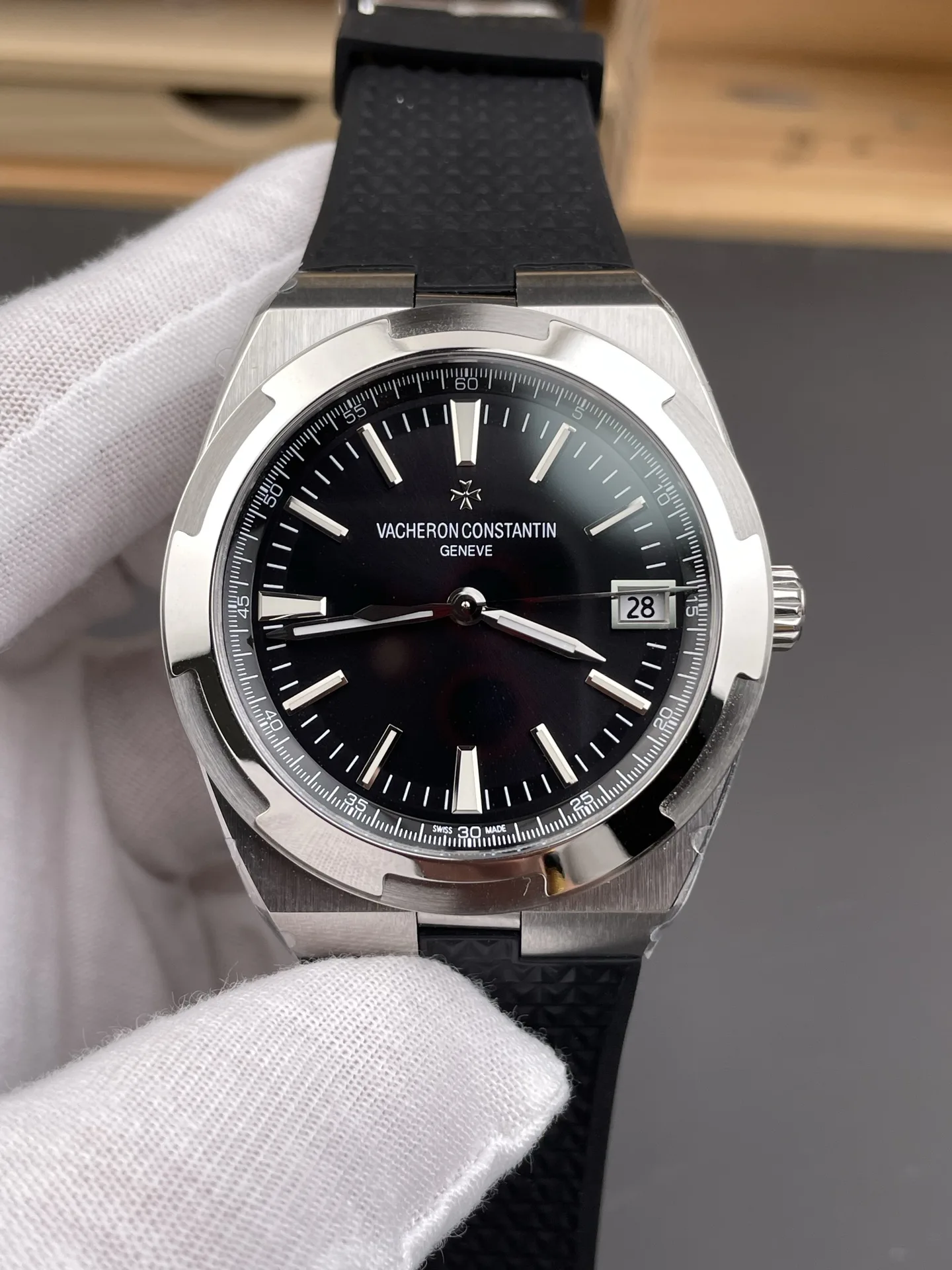 8F｜Cal.5100 무브먼트｜41mm｜바쉐론 콘스탄틴 오버시즈 4500V