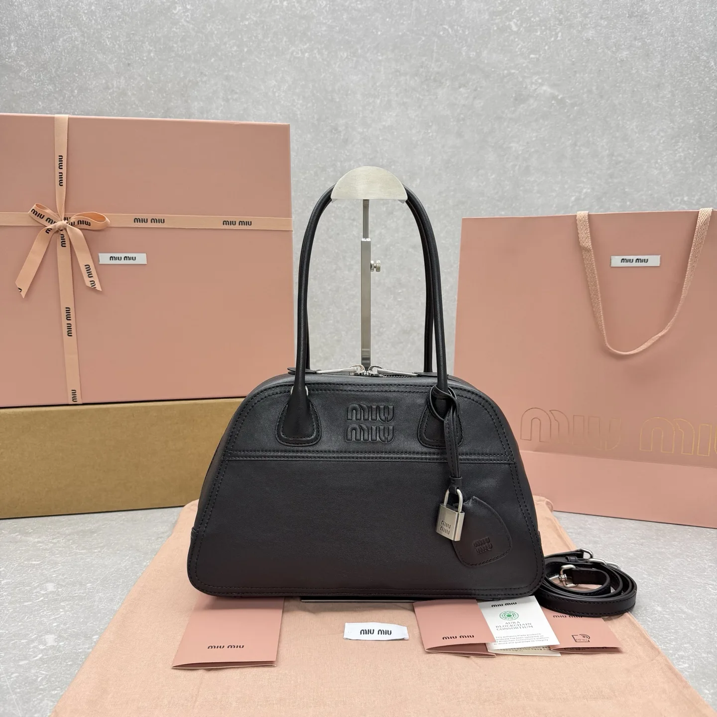Miu Miu 미우미우 비방 나파 가죽 백 32x19.5x10.5cm